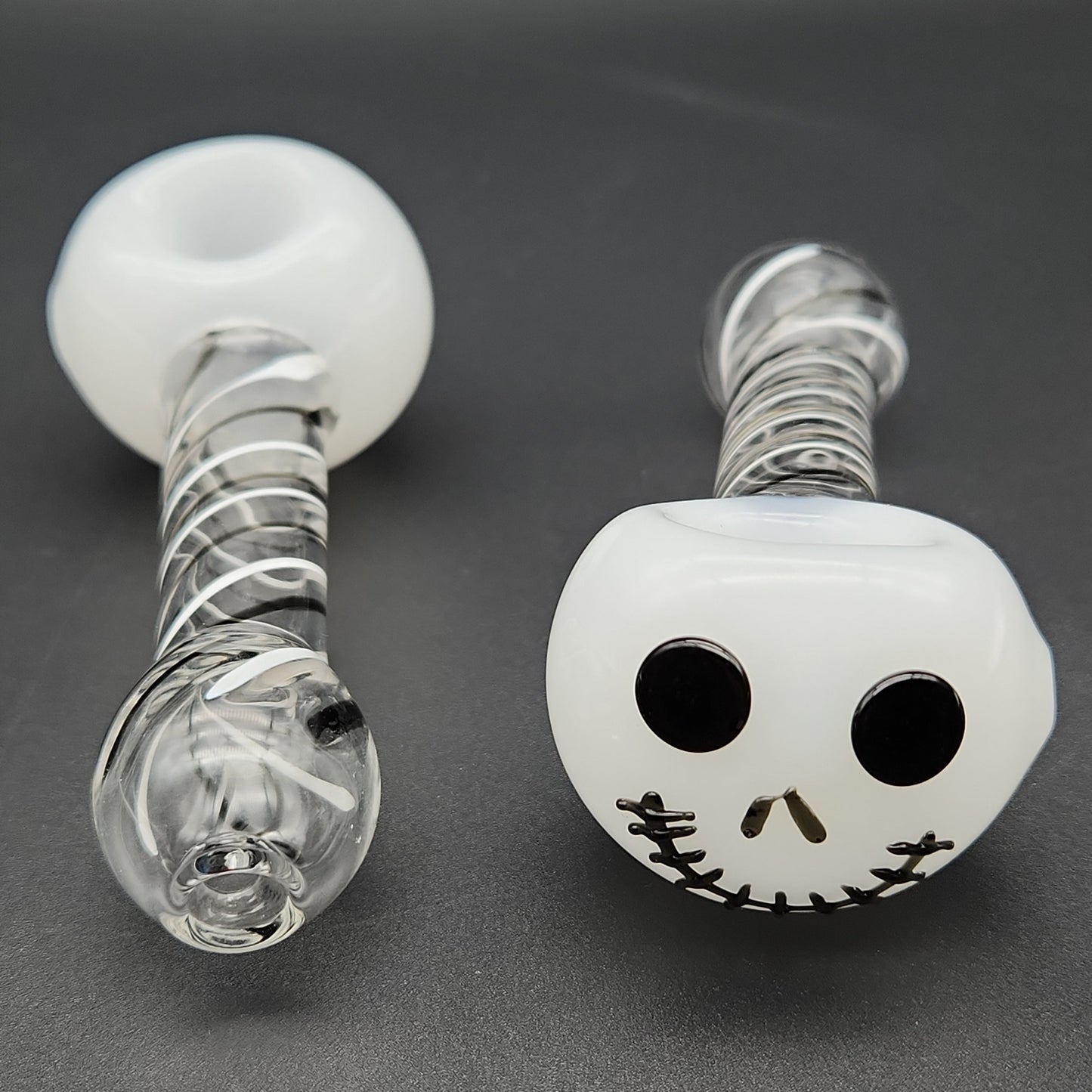 4" Halloween Skeleton Hand Pipe