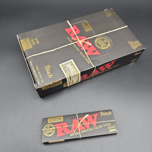 RAW Classic Black Rolling Papers - 1 1/4 Box